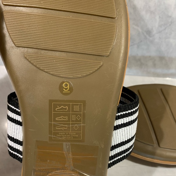 NWT Joe Fresh flips with black and white stripes Size 9 - Picture 4 of 4